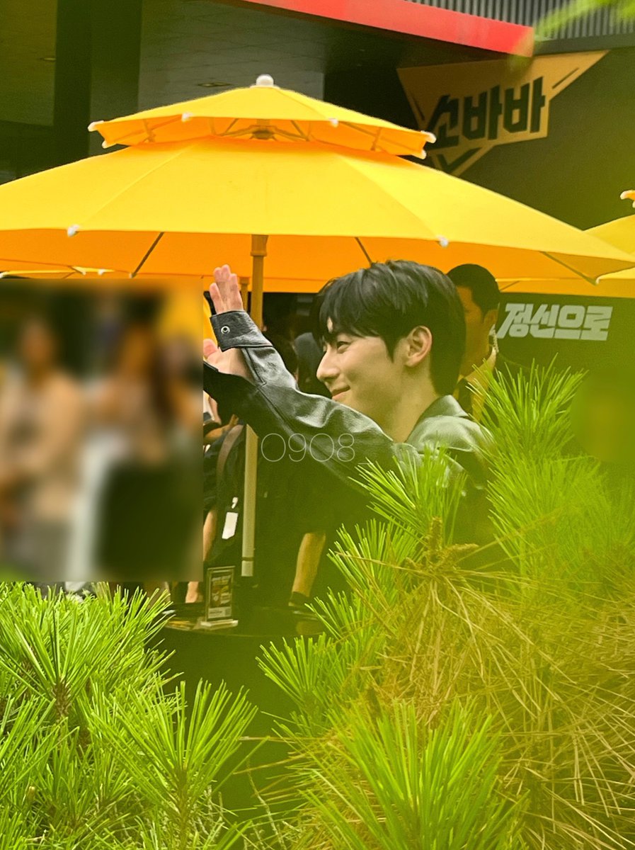 O9O8_'s tweet photo. 오늘도 민현이 미모 최고
가까이 와줘서 고마워🖤

#황민현 https://t.co/2SuGc38DeA