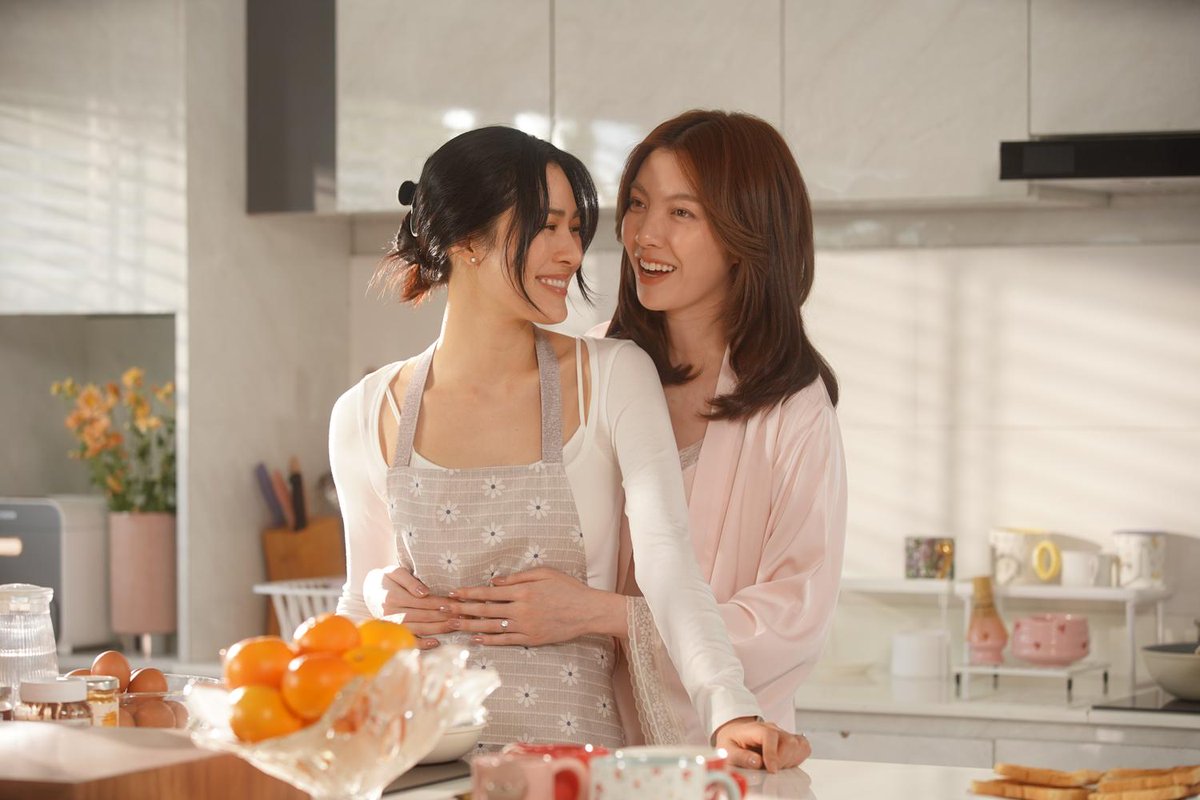 tvdigitalwatch's tweet photo. “หลิง-ออม” เปิดชีวิตคู่ใน “วาดฝันวันวิวาห์ In Love Forever”
2 สาวต้องฝ่าดราม่า “กิ๊ก สุวัจนี” แม่ที่สร้างแรงกดดันให้ชีวิตคู่
https://t.co/PmrBtNGBcT
#วาดฝันวันวิวาห์ #InLoveForever #หลิงหลิงคอง #ออมกรณ์นภัส #หลิงออม #กิ๊กสุวัจนี #BECWorld #ช่อง3 #ซีรีส์ยูริ #ข่าวบันเทิง #SeriesTH #3Plus #บันเทิงไทย #ละครช่อง3 #tvdigitalwatch
