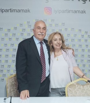 haticeguler06's tweet photo. 27 Haziran bayrak mitingimiz için, yaptığımız toplantıya katkıda bulunan Sn Bakanımız , @aefakibaba ikramlarından dolayı çok teşekkür ederiz .
@iyiparti 
@MDervisogluTR 
@Ozturkdenizli 
@aefakibaba 
@YenerYILDIRIM06 
@SuzanYksel18 
@averdimertturk 
@bulentasilioglu 
@esmakocer79 https://t.co/7IxC1c7NXY