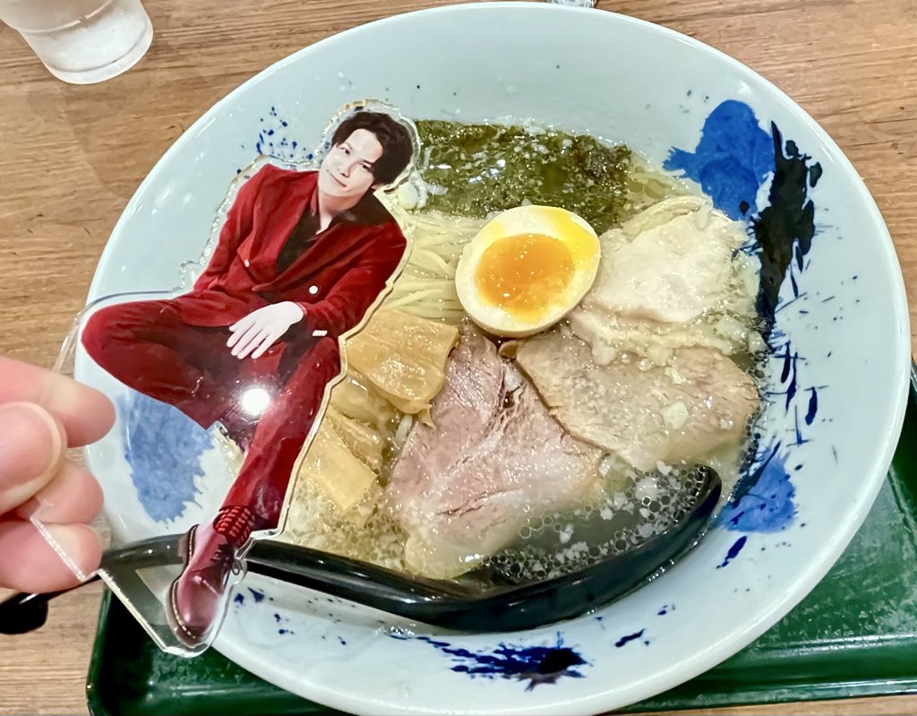 kiroa_ss's tweet photo. 疲れすぎた🥱🥱
お昼ご飯で久々のラーメン😈✨ https://t.co/fXFwaASsmQ