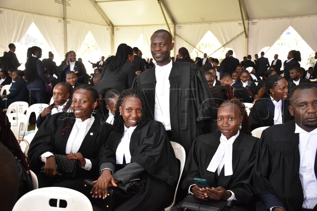 newvisionwire's tweet photo. 𝗠𝗼𝗿𝗲 𝘁𝗵𝗮𝗻 𝟭,𝟱𝟬𝟬 𝘀𝘁𝘂𝗱𝗲𝗻𝘁𝘀 𝗴𝗿𝗮𝗱𝘂𝗮𝘁𝗲 𝗳𝗿𝗼𝗺 𝗨𝗴𝗮𝗻𝗱𝗮'𝘀 𝗟𝗮𝘄 𝗗𝗲𝘃𝗲𝗹𝗼𝗽𝗺𝗲𝗻𝘁 𝗖𝗲𝗻𝘁𝗿𝗲

A total of 1,563 students are graduating from the Law Development Centre (LDC) in Kampala today during the institution's 53rd graduation ceremony.

The graduates include several notable figures, among them Vision Group journalist Farooq Kasule and Uganda's Female Youth MP, Mercy Kanyesigye.

Photos by Simon Peter Tumwine
#VisionUpdates