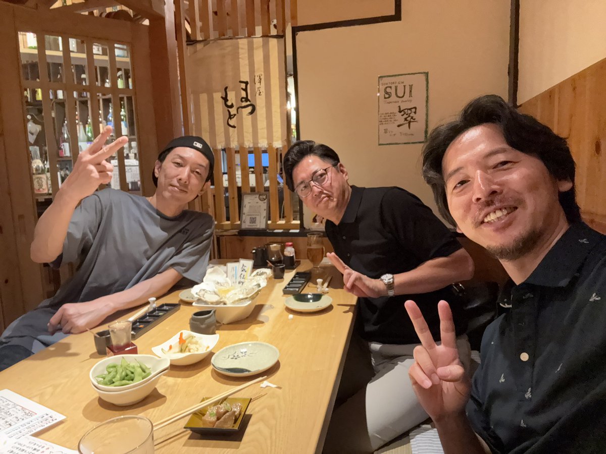 arito25th's tweet photo. 初赤羽、漫画で行ったことあるが昼間からお酒が飲める場所がわんさか💦

20年ぶりに劇団時代の3人が揃った
笑いが止まらない

20代を駆け抜けたバカっぷり、視点の違いを笑い、出会いがたくさんあって今在るなと実感

今はそれぞれの場所で演技が生きて咲いている！凄いなぁ

#赤羽
#演人全開 https://t.co/hR7LV2rZma