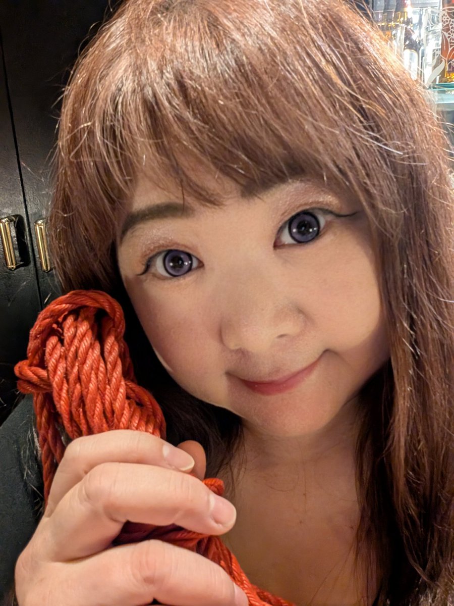 7doll7's tweet photo. 怪談15日戦争、大阪遠征から戻ってまーす。
またコレのひとにもどって今日は池袋いますよ😊
白山葵さんもいらっしゃいます。
今日は怪談の日！👻
池袋怪談BAR @Mkareshiike !

 #池袋エコール
 #怪談15日戦争 https://t.co/S5oi3o6Ohu