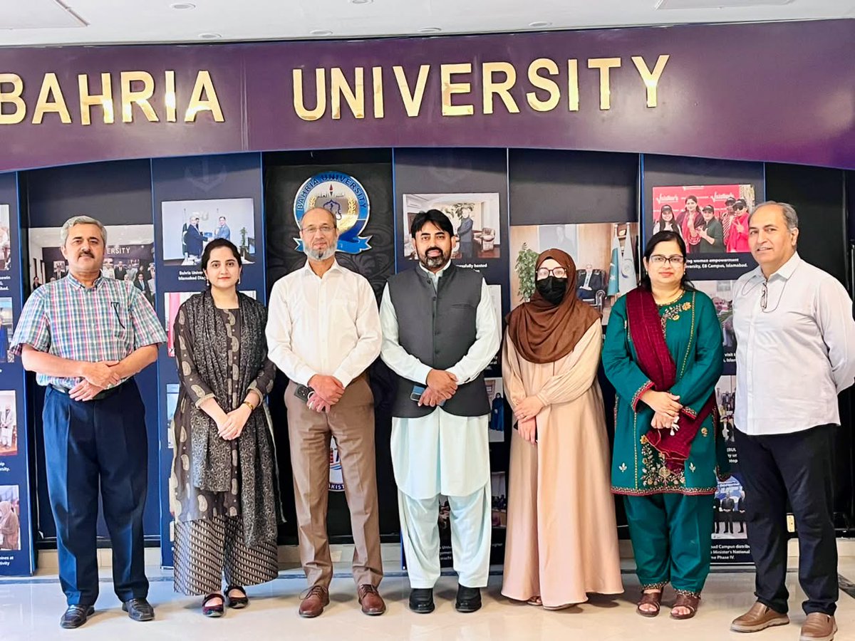 UbaidKakar's tweet photo. Conducted a Thesis Defense of M. Phil English students at Bahria University Islamabad. With me Dr. Umar Farooq, Dr. Hashim Niazi (right), and Dr. Tehseen Zahra, and Dr. Ali Raza (on the left), and the graduating students. @BahriaTweets https://t.co/QS3kzIWaSO