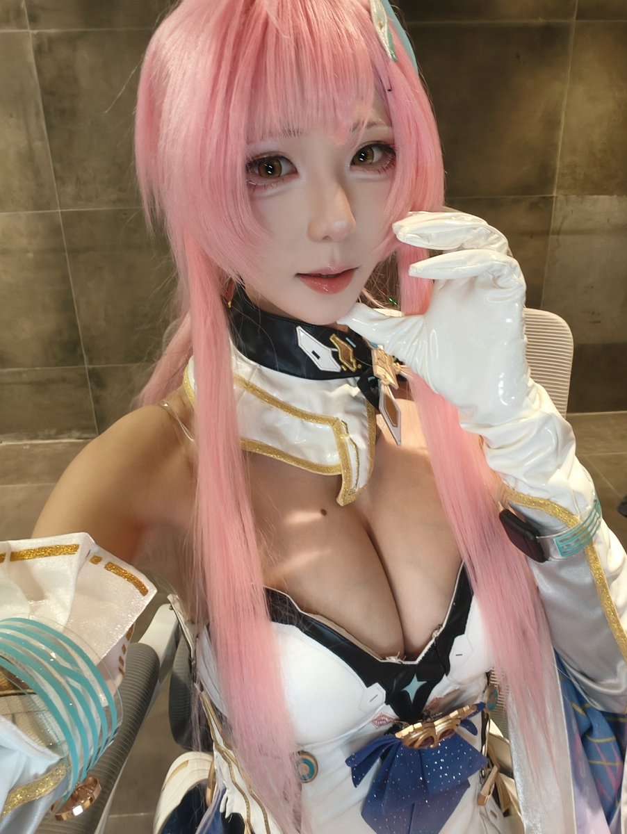 ZSZQmmm's tweet photo. 言言抱枕 https://t.co/hLcfrO8BD6