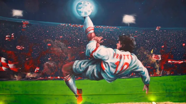 tcros's tweet photo. On a appris ce matin le décès d'Igor #Protti à seulement 58 ans.
Avant-centre old style des années 80/90 il fut meilleur buteur de la #SerieA (24 buts à égalité avec Beppe #Signori) avec #Bari en 1995-96 (seule fois dans l'histoire que le meilleur buteur jouait dans une équipe reléguée en fin de saison). Meilleur buteur aussi de la #SerieB et #SerieC avec #Livorno. Il joua aussi à la #Lazio, #Napoli et la #Reggiana.
Il avait ému toute l'Italie il y a encore quelques semaines en accompagnant sa fille pour son mariage alors qu'il était terriblement affaibli. #RIP