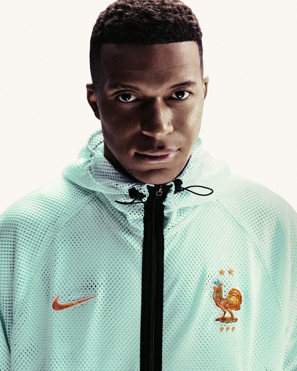 tervisstreems's tweet photo. @Sneakerologue je voulais dire cette veste là 😶‍🌫️😶‍🌫️ https://t.co/NCVN9JlnYk