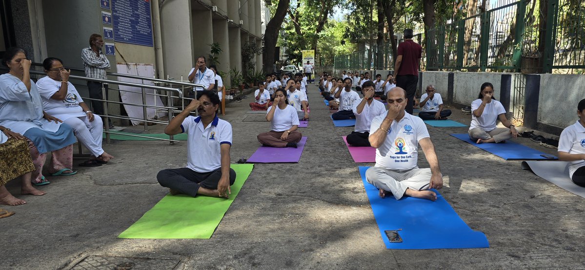 CariMumbai's tweet photo. अंतरराष्ट्रीय योग दिवस के उपलक्ष्य में दिनांक 19/06/2026 को RRAP, CARI, मुंबई में योग गतिविधि का सफल आयोजन किया गया। यह कार्यक्रम डॉ. विपिन कुमार शर्मा, संस्थान प्रभारी, CARI मुंबई के मार्गदर्शन में तथा संस्थान के अधिकारियों एवं कर्मचारियों की सक्रिय सहभागिता से संपन्न हुआ। https://t.co/KMJQPPOkw5