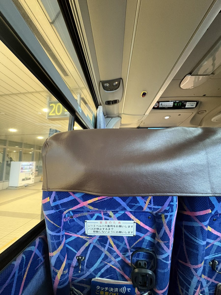 LofiYellowFunk's tweet photo. 今、連絡バスの���内。
本当に旅に出た後のように

どっと疲れが…
良い意味で「慣れてきた」感じ。
身体に馴染んでます！笑

ありがとう😊
1回目の『そのつもり旅』はnoteで
6/26にち投稿予定…
こんなのが記事になるのか？笑

#そのつもり旅　#旅 https://t.co/fobvAlyhQb