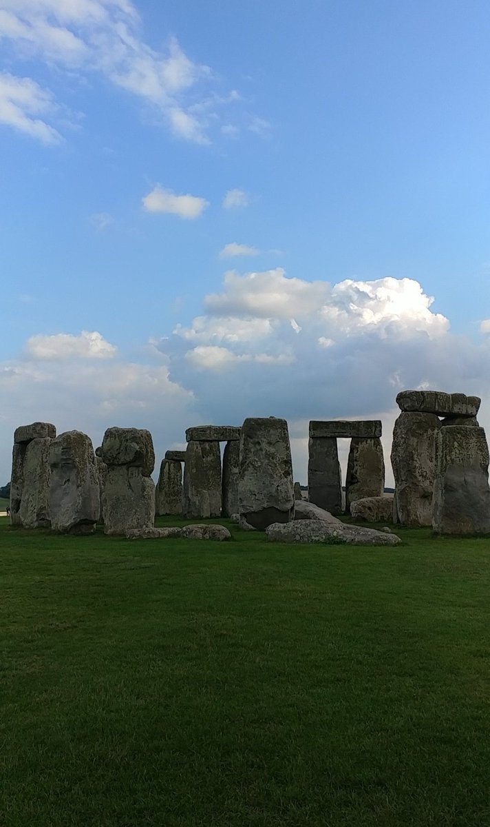 M22H's tweet photo. من الذكريات القديمه  معلم ستونهنج Stonehenge الاثري في انجلترا  .
عندي صور كثيره للمكان لكن هذه اللي طلعت لي
من ذكريات السناب .
لمعلومات اكثر عن المكان

https://t.co/bCgszqRtTf https://t.co/o7qBUaCkji