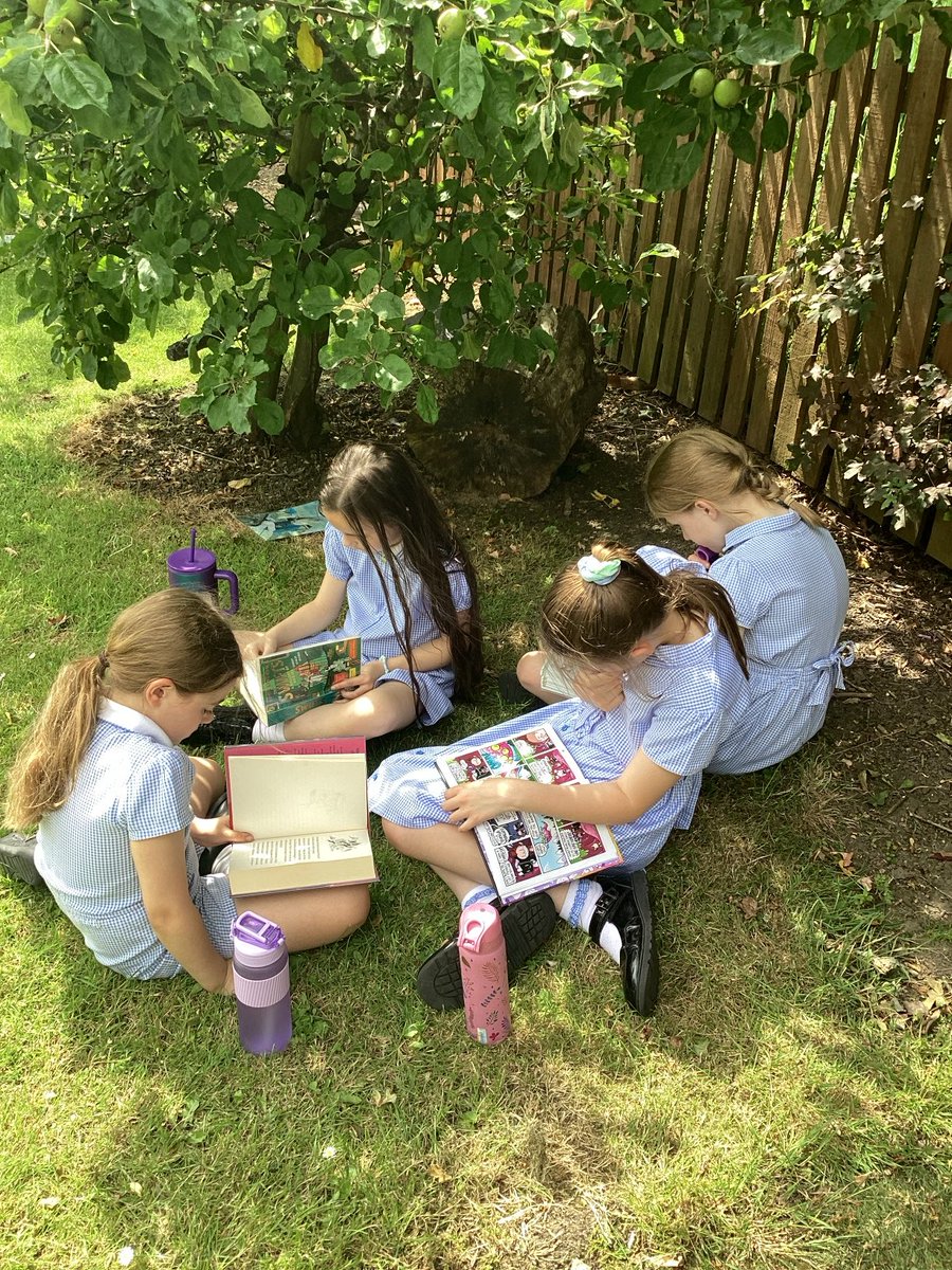 JCAWakefield's tweet photo. Year 5 had a fantastic afternoon on the ‘Book Bus’. We then enjoyed sharing and reading our new books in the sun. ☀️📕 https://t.co/0JFZMaCt1h