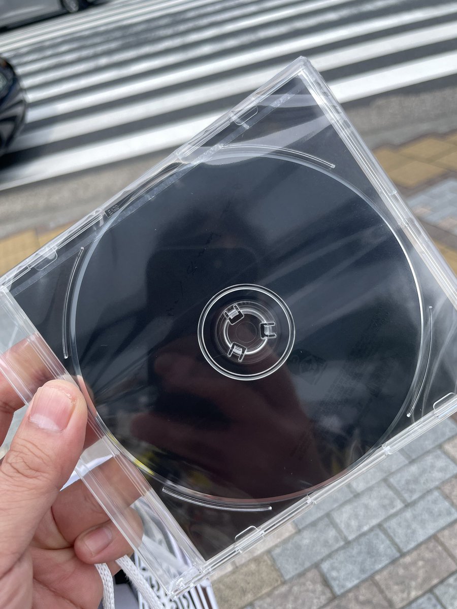 cosmicrayz77's tweet photo. 馬鹿みたいな整理券でしたがCD買えただと！！！？ありがとうございます！！！ https://t.co/RbSb4LX0WH