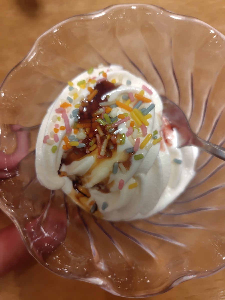 ys34610's tweet photo. 今日は久々にマークイズ内のシェーキーズで昼飯
食べ放題だしめっちゃ食っちまったなw
チリコンカン風ピザが特に美味しかった印象 https://t.co/3tBe1dmmKJ