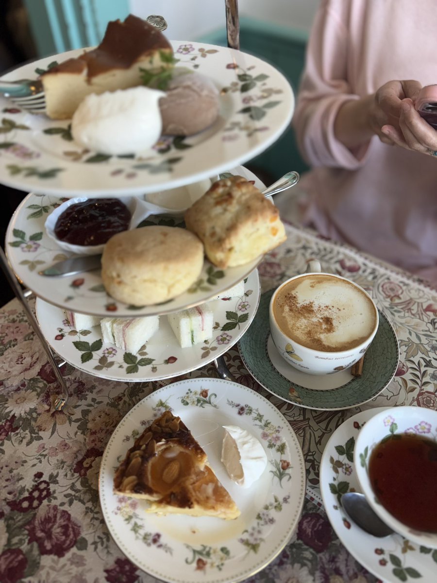 mi_tan66's tweet photo. ケーキと紅茶めちゃくちゃ美味しかった✌️
スコーンも好きだけど、クロテッドクリームが好き笑
📍大阪北浜 北浜レトロ https://t.co/WKZypI7KJY