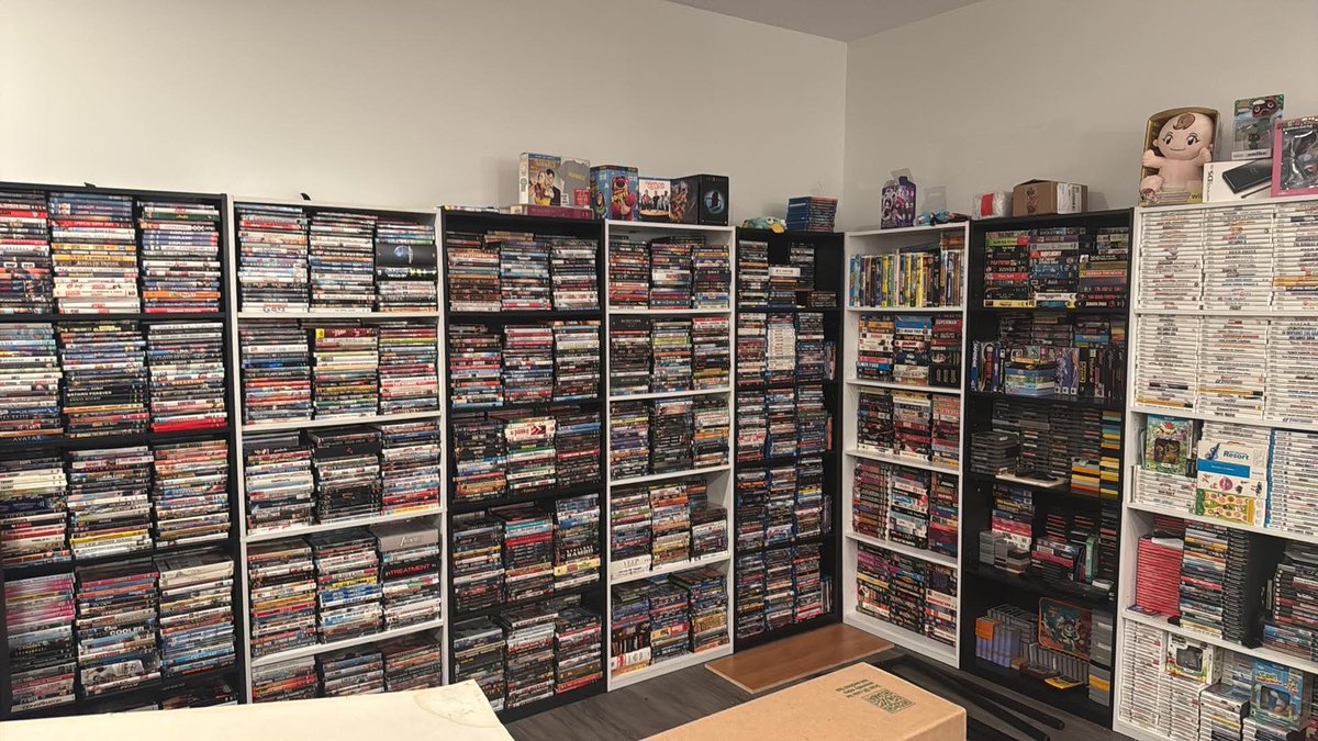 Kimulatorsfilms's tweet photo. Almost done setting up our new place! We are back working on "Buy The Game I Have a Gun 2" and weekly streams should restart soon! 🙌🔥

Excited to now be fully in Manitoba 🔥 https://t.co/M7atYw3rvX