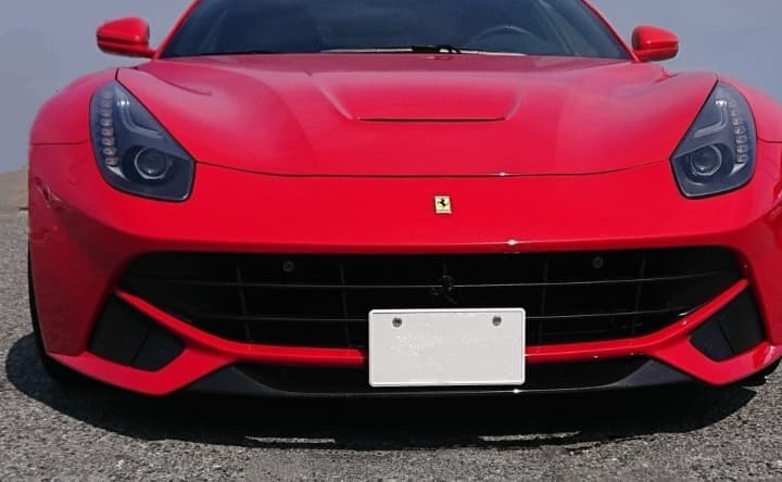4da04da0's tweet photo. 帰国して久々にX開くと
書いて忘れていた引用のF12
逗子市の友人宅に旅行の土産を届け
序に箱根まで流して来ました☆
今日はフロントビューを撮ってみたけれど
車はセクシーなリアが好みで前に拘りはない
固定ポストがリア一色なのもその為
「Ferrariは
抜き去る後ろ姿が美しければ良い」
Byよだれ船長 https://t.co/o6uvOKxc1N