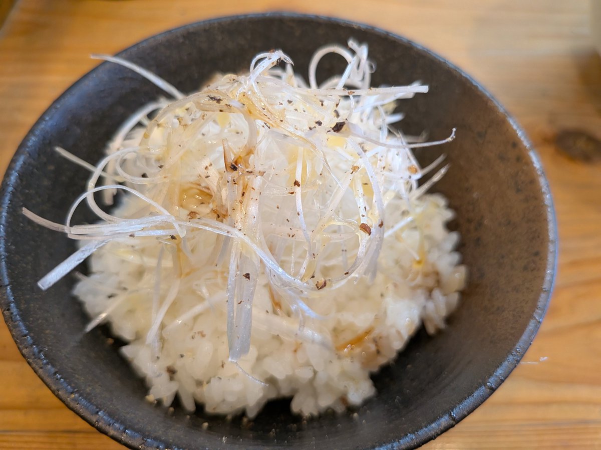 samejimah1's tweet photo. 湯治帰りに #麺屋Smile さんへ
目当は金城アグー塩
元々、限定無くても鶏白湯食べに寄るつもりだったけどタイミングばっちり
これまたタイミング良く、ネギめしも
金城アグーを塩で食べられるなんて、めーっちゃウレシイ‼️めーっちゃ美味しい‼️ https://t.co/z5EPpG9e3M