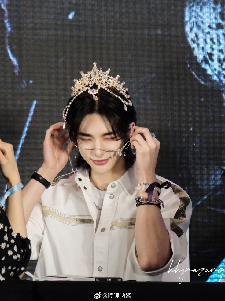 hynchntruther's tweet photo. This is the most princess he has ever looked https://t.co/ovN8UTU9Ao