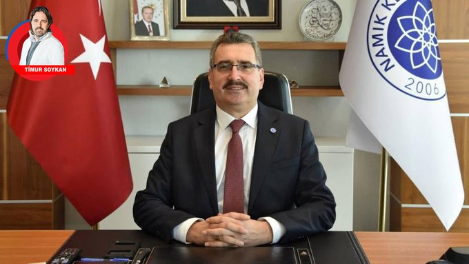 AcansHaber's tweet photo. Namık Kemal Üniversitesi Rektörü'nün oğlunun, önce sınavsız şekilde Balkan Üniversitesi'ne girip ardından misafir öğrenci olarak Namık Kemal Üniversitesi'ne kaydolduğu; 2022'de ise "Ukrayna'da öğrenciyim" diyerek savaş bahanesiyle aynı fakülteye yatay geçiş yaptığı ortaya çıktı.
(Timur Soykan)
