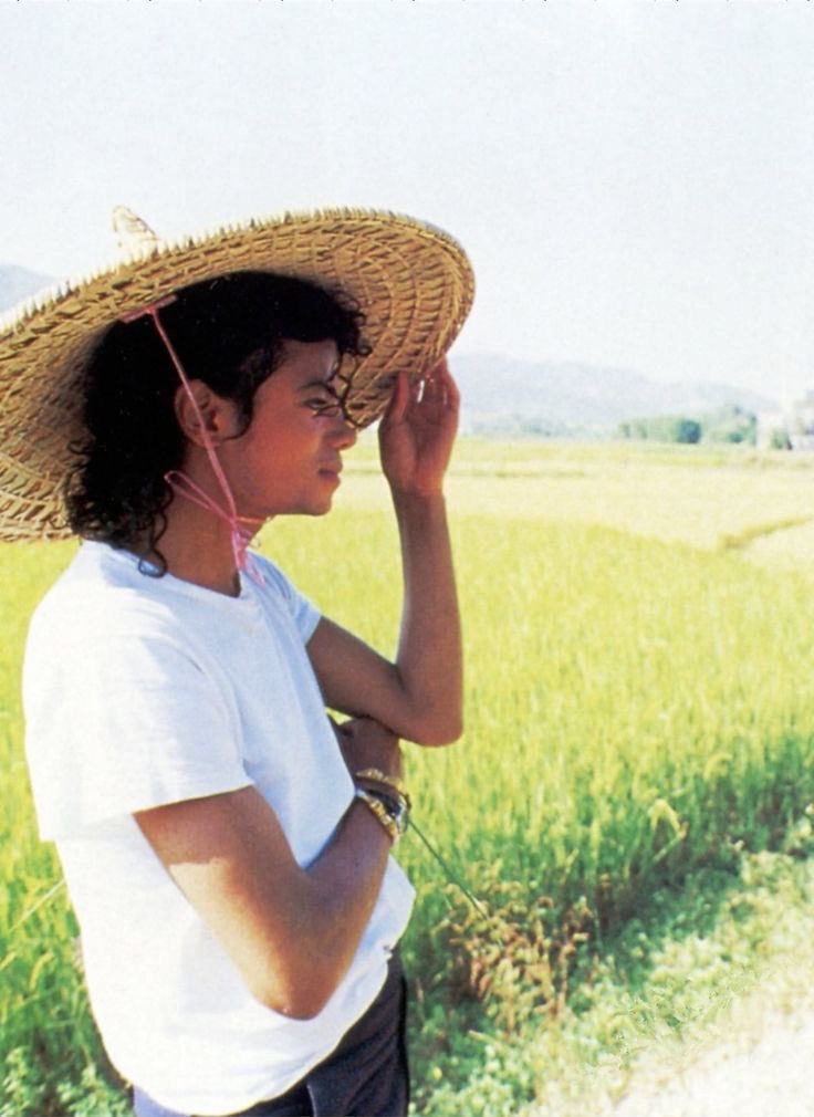 getontheflo0's tweet photo. i love this mysterious genre of michael photos https://t.co/4aYQOvtwk0