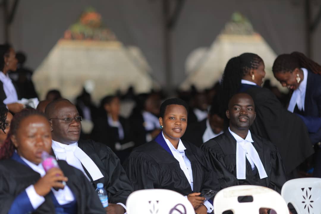 kamukamafredie's tweet photo. Hon. Kanyesigye Mercy @KanyesigyeMerc1 today graduated with a Bar Course award at the 53rd Graduation Ceremony of the Law Development Centre (LDC). Congratulations on this remarkable achievement and best wishes for a successful legal career ahead.🎓⚖️ https://t.co/lHl9FTCHnZ