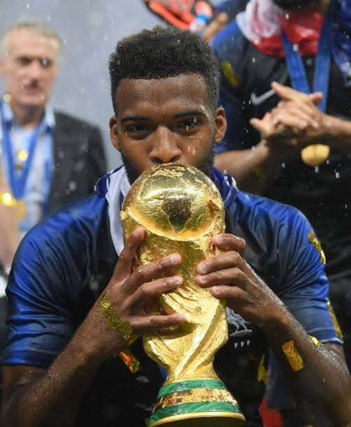 Baba_BFD's tweet photo. Quand tu profites du collectif c'est pas dur d'être Champion du Monde https://t.co/DfiLE9jMoZ
