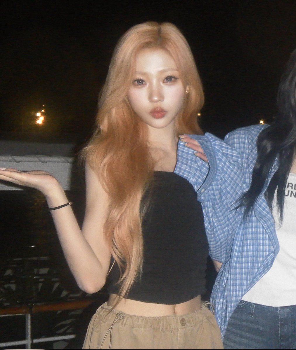 supremekittya's tweet photo. 생일자얼굴폼레전드 https://t.co/dYAp9ohGTU