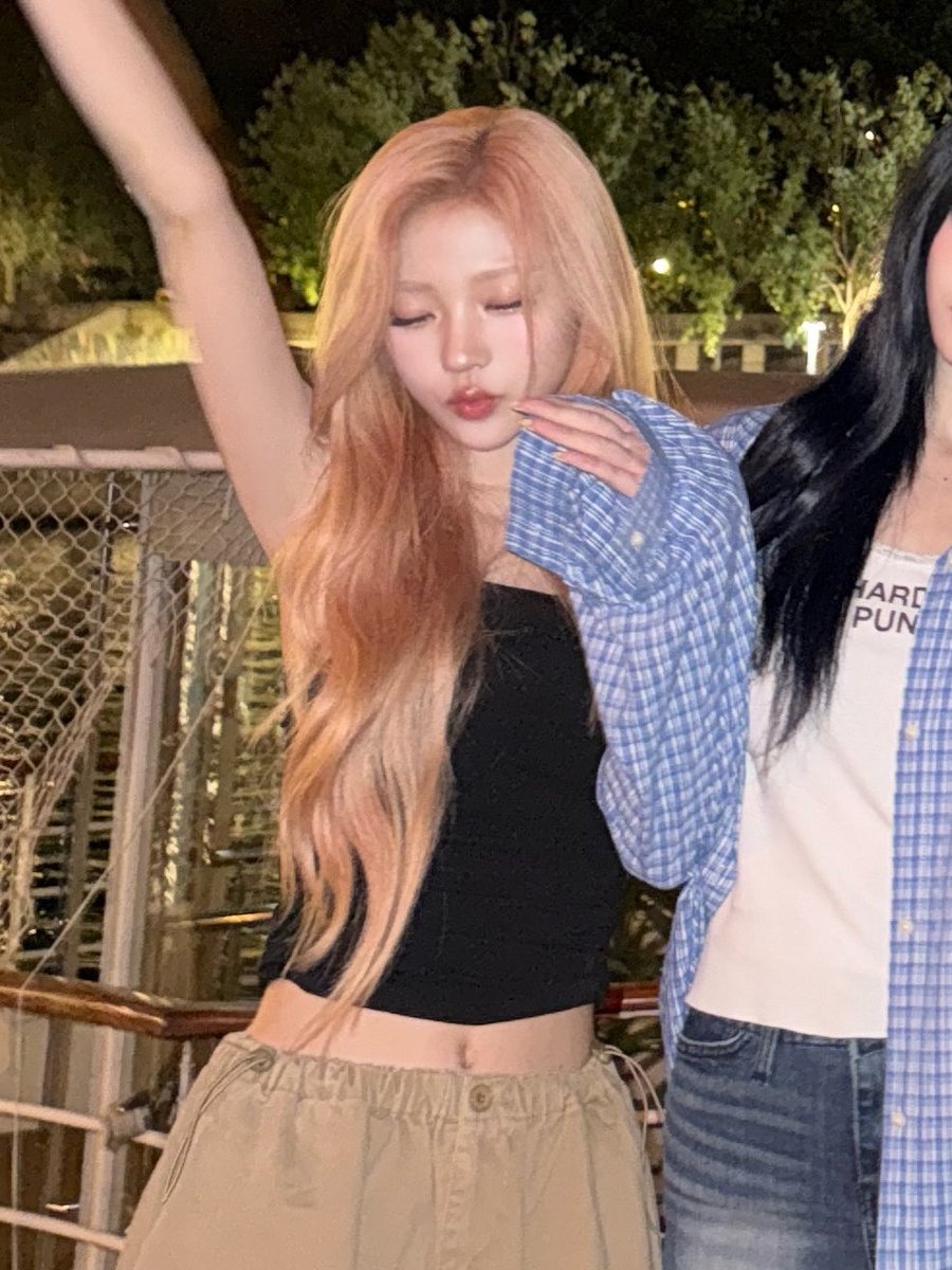 supremekittya's tweet photo. 생일자얼굴폼레전드 https://t.co/dYAp9ohGTU