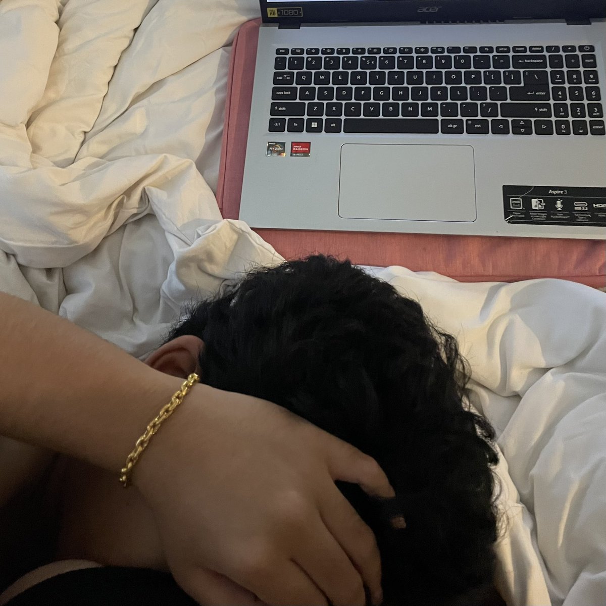esmodeabelle's tweet photo. while doin works https://t.co/Ys9ZYVbysR