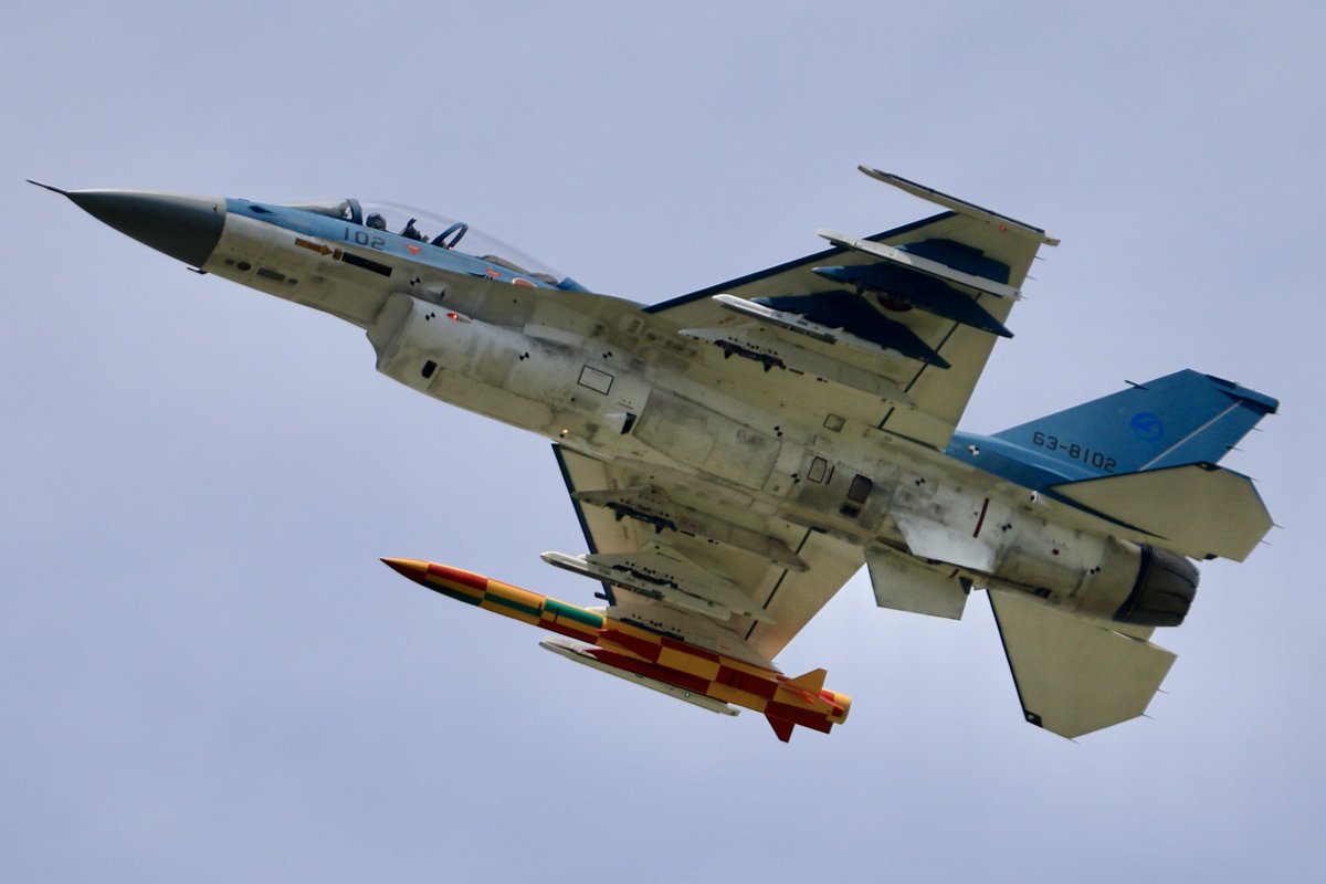 A6O6d's tweet photo. 2ndで102の色鉛筆ミッション🚀
チェイスは101と078でした(*^^*)
#岐阜基地 #飛行開発実験団 #ADTW #ASM3 https://t.co/tTzZYpJIBI