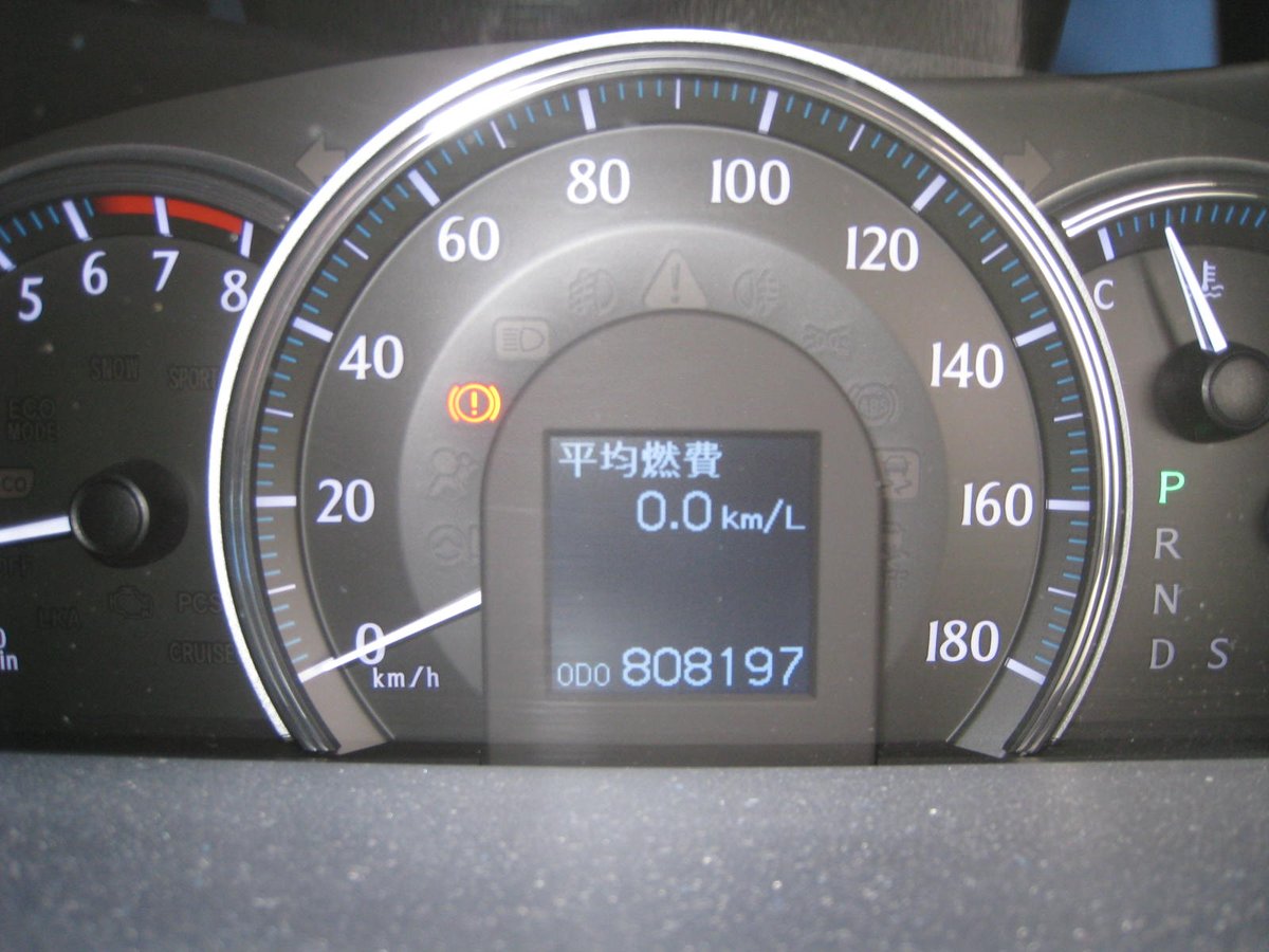 goroukun_spp's tweet photo. 【高速道路交通警察隊】
高速隊で使用している #パトカー の整備を行いました🚓
車の不調や異音は、危険を知らせる大切なサインです⚠
#点検整備 をして安全に運転しましょう！
写真のパトカーは #エンジン 載せ替え済みで走行距離８０万キロを突破しました㊗
#月往復の距離 https://t.co/LlLWarVO9J