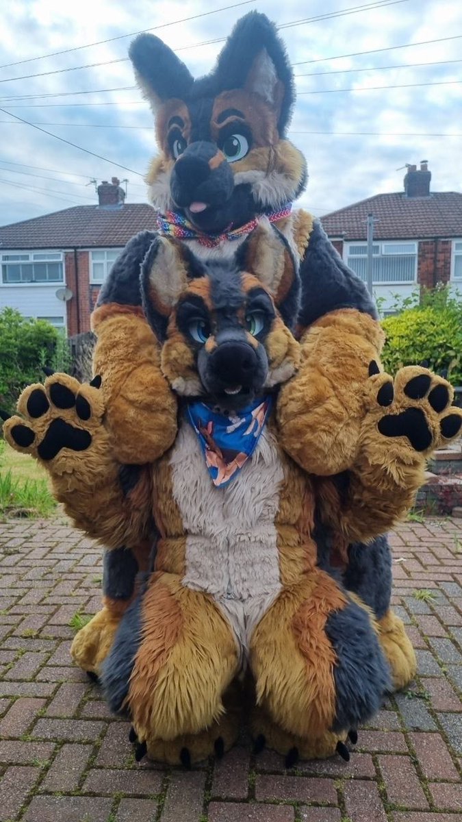 MerlintheFluffy's tweet photo. Double trouble, double the fluff! Carrying each other through the best day of the week 🐾 Happy #FursuitFriday 

Hugs are in good supply ! Suit up with your friends and have a blast ! https://t.co/UGGqRVcI39