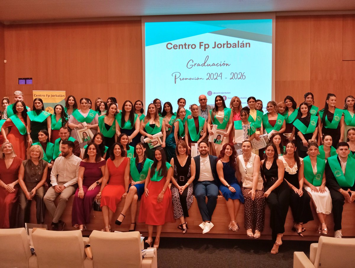 centrojorbalan's tweet photo. Hemos celebrado el acto de graduación de nuestro alumnado. Enhorabuena a todos los graduados y graduadas por este gran logro.
Os deseamos mucho éxito en los nuevos caminos que emprendáis. ¡Esta siempre será vuestra casa!
#graduacion #fp #jorbalan #adoratrices https://t.co/Nfrtr5K6mj