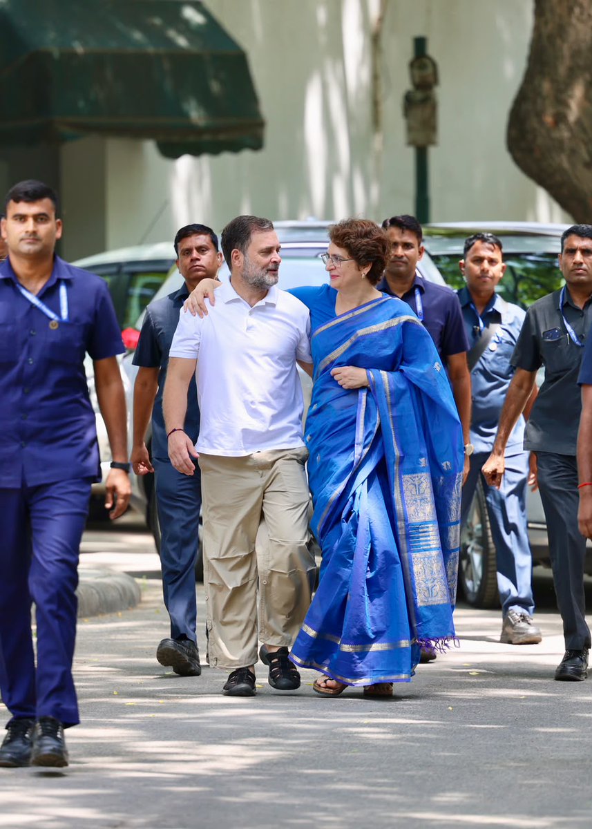 INCIndia's tweet photo. 𝑺𝒊𝒅𝒆 𝒃𝒚 𝒔𝒊𝒅𝒆, 𝒂𝒍𝒘𝒂𝒚𝒔. ❤️ https://t.co/LjnLOrvhRe