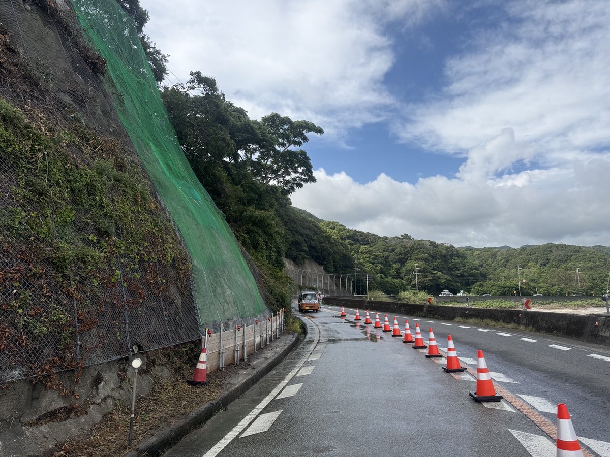 mlit_kinan's tweet photo. #国道42号 #通行規制解除
国道42号(串本町田子地先)の土砂流出箇所における片側交互通行の解除は、6月19日19時を予定しておりましたが、早期に復旧作業が完了し安全が確認されたため、16時30分に解除しました。ご不便・ご迷惑をおかけしましたが、ご協力いただきありがとうございました。 https://t.co/dnyUOWa9UO