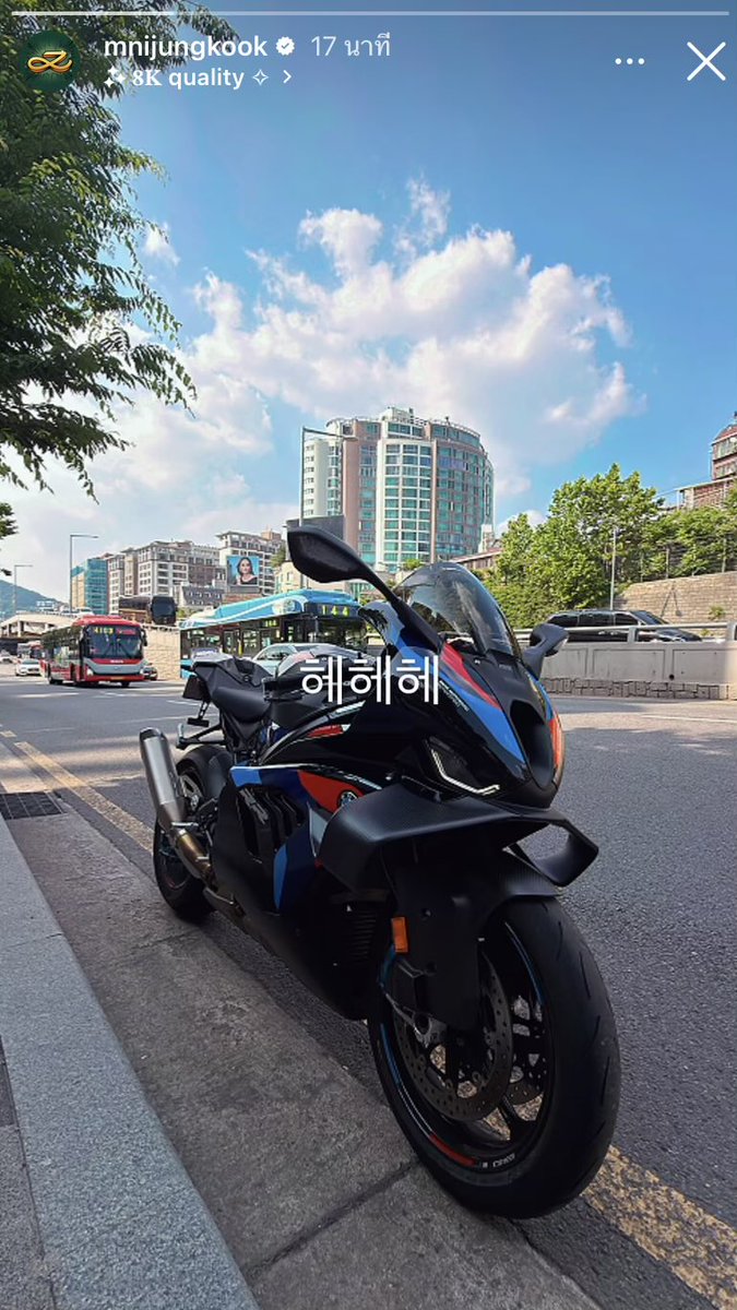 fakonsuayeiei's tweet photo. รถ                                                               คนขับ https://t.co/xhU95lfR4L