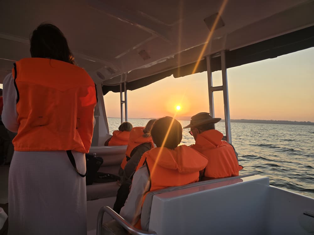 SafariChapter's tweet photo. Golden skies, gentle waves, and a cool evening breeze—there’s nothing quite like a sunset on Lake Victoria. A perfect moment to pause, reflect, and soak in Uganda’s natural beauty. #LakeVictoria #VisitUganda #SunsetViews
https://t.co/qDmcXZtgTL https://t.co/unxVUHPBX5