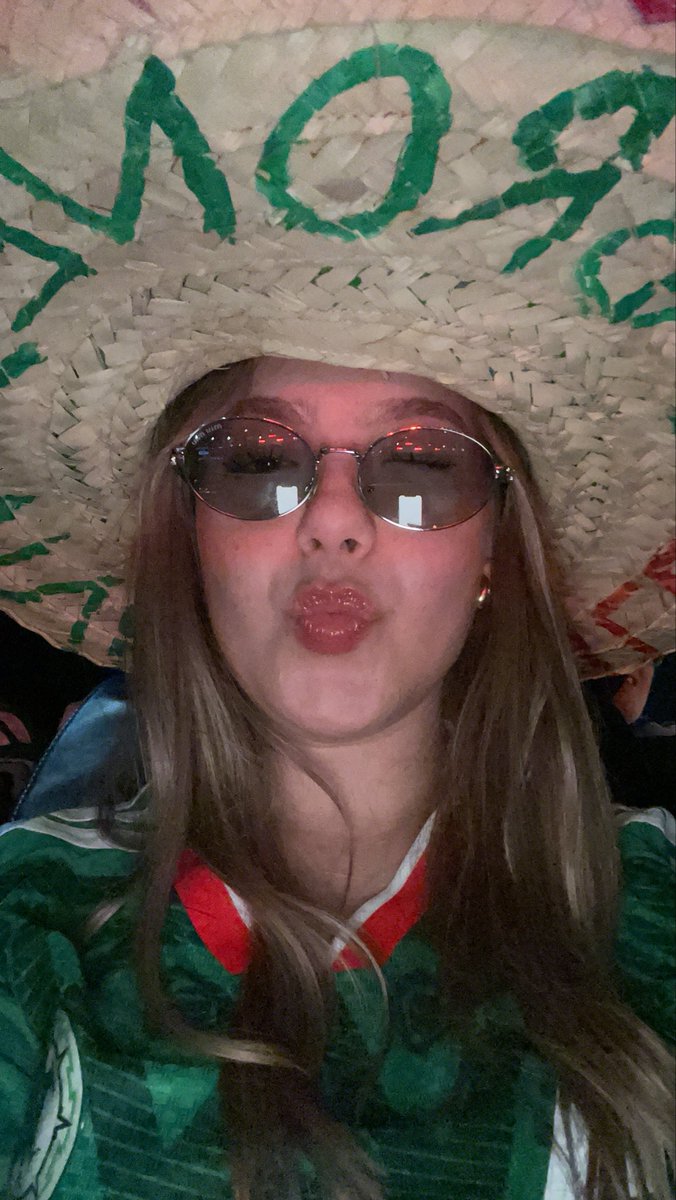 Bernarduchis's tweet photo. viva méxico https://t.co/4L49ACS9JK