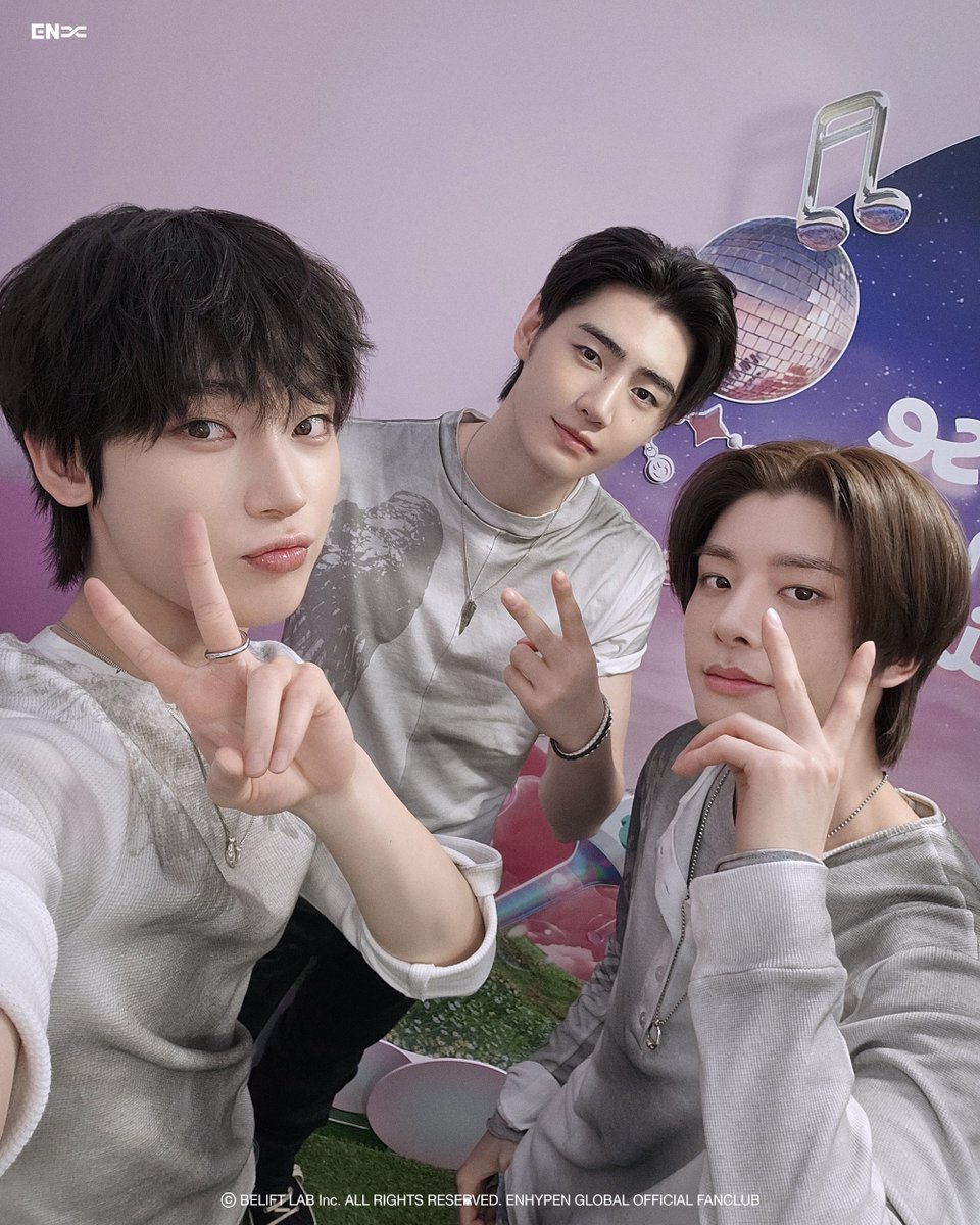 zelluzzoa's tweet photo. 보통 단체사진때 카메라 들면 카메라 든 사람이 좀 아름답지 못하게 나오는 경우가 많은데 울선우 셀카마스터답게 늘 단체셀카 담당해도 아름다움💗 https://t.co/HbSmrxZv1L