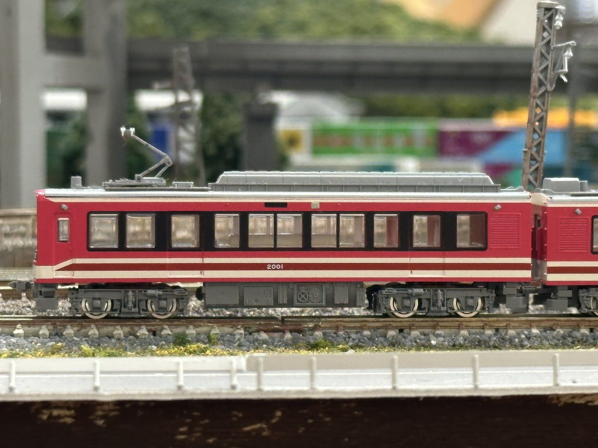 NOGUCHI_tetuaka's tweet photo. 箱根登山鉄道 2000形 ワンマン化改造車
TOMIXの菱形パンタロットから改造

これでベルニナ号に続き、現行仕様の登山電車が2本目に！ https://t.co/sOMhU4wEPM