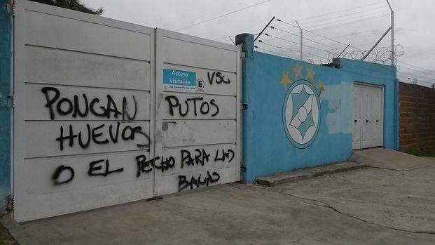 AlcazarenFS's tweet photo. Ya aparecen las primeras pintadas por el pueblo animando al equipo!!!

Gracias afición ❤️💙 https://t.co/oqitYANXGu