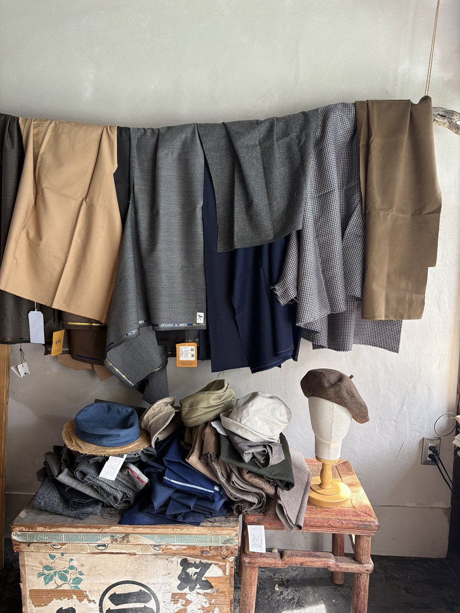 yama629's tweet photo. 明日、明後日のアトリエはハンドメイドの帽子屋さんに。いい生地揃えてお待ちしてます！

https://t.co/bFNsTjuKUJ https://t.co/vRMuSFh6gK