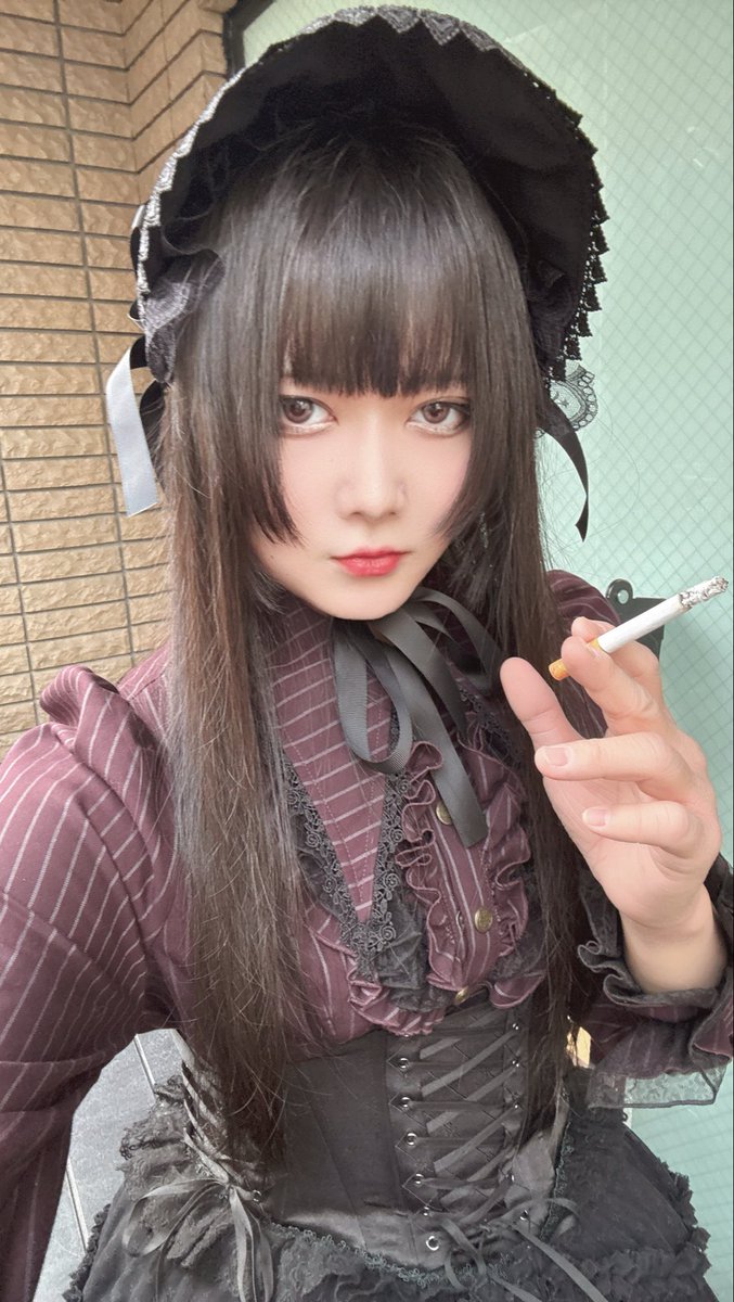 magical_cha's tweet photo. まほかけいん、久々の喫煙自撮り https://t.co/tCW34oSx0h