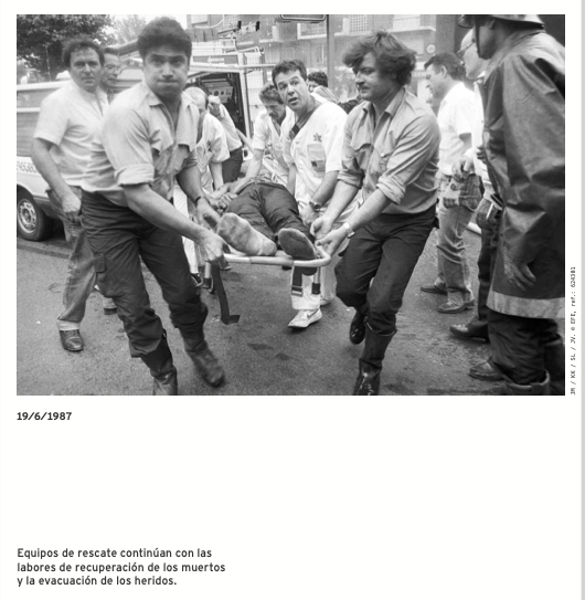 historiadorsorg's tweet photo. 19 de juny de 1987. El Comando Barcelona de la banda terrorista ETA introdueix un cotxe bomba carregat amb 30 kg de amonal, cent litres de gasolina, escates de sabó i cola fins a sumar 200 kg de càrrega explosiva, en l'aparcament de l'hipermercat Hipercor de Barcelona. A les 16:10 hores va actuar el temporitzador que activava els explosius, ocasionant una enorme explosió que va volar per l'aire la primera planta del garatge, i provocant una foradada de 5 metres de diàmetre en el sòl de l'establiment pel qual va penetrar una bola de foc que va abrasar a totes les persones que va trobar al seu pas. Van ser assassinades 21 persones i van resultar ferides altres 45.