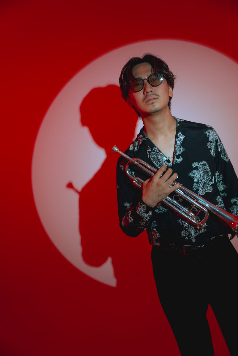 mujinasow's tweet photo. /／
🦖 < 追加発表！
\＼

6/26(金)下北沢Flowers Loft
MUJINA単独公演について追加のお知らせ

🎺8人特別編成
サポートトランペットに「コウノユウ」@c_keys__yuu を迎えた8人体制でお送りします。

🎖️新作グッズ発売開始
・ランダム缶バッジ 各種¥300
・怪盗タオル ¥2,500

🍷MUJINAオリジナルカクテル
・極彩 ¥600
・Showdown(ノンアル) ¥600

※当日は開場10分前より整列開始、整列順に入場となります。
