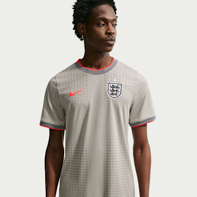 ClothesUndrCost's tweet photo. The #Nike England x Palace Men's Academy Pro Short-Sleeve Soccer Top is now available

$72 at Nike, price as marked
https://t.co/Kgke2SxtnC https://t.co/SBVb6FlwIX
