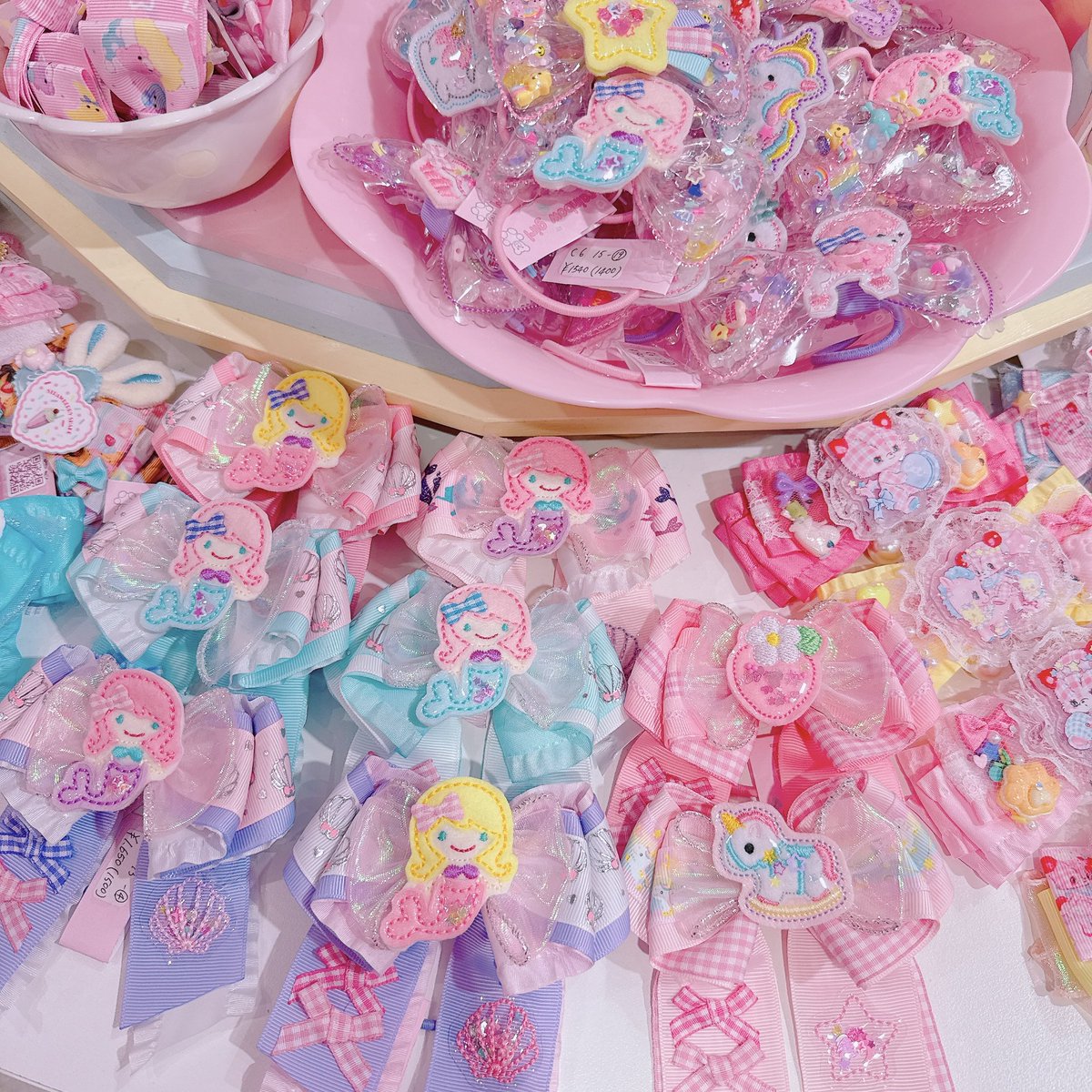 anirshop's tweet photo. rainbow girlさんよりヘアゴムがたくさん入荷しました🌟人気のマーメイド🧜‍♀️モチーフ多めです❣️

▶️次回通販解禁は24日ごろを予定しております❣️ https://t.co/Il4OjVzfGO