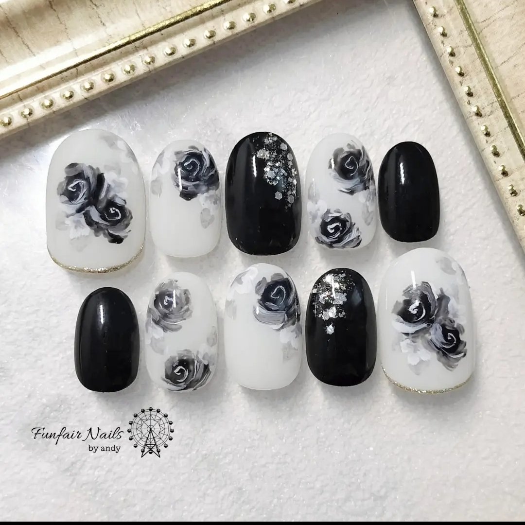 funfairnails's tweet photo. MAX30%OFFセール開催中✨
完成済みネイルチップのため2〜3日でクリックポストにて発送します🕊️

〈セール対象デザイン〉
メルティローズ(ブラック)

薬指付け替え用のフリルネイル付きで20%OFF✨(¥4800→¥3840)

SHOP
https://t.co/vIdmKcrt1o https://t.co/Jx4hABOxST