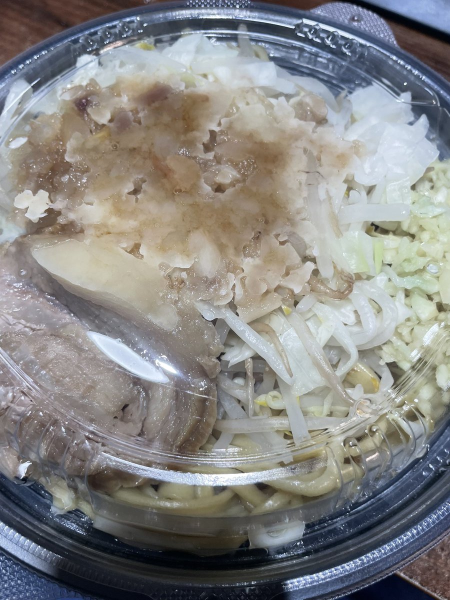 rida0724's tweet photo. 今夜の深夜ご飯配信は体調良ければyoutubeメインチャンネルで！
ジャンクガレッジラーメン背脂ニンニクダブル🦅🌃🍽 https://t.co/I3NlRGslFG