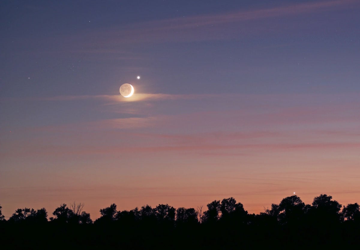CerfiaFR's tweet photo. 🌙⭐️ EN IMAGE | La Lune et Vénus se sont alignées dans la nuit de mercredi à jeudi. 🤩

Un joli spectacle ! 🔭 https://t.co/7sEM68YrQl